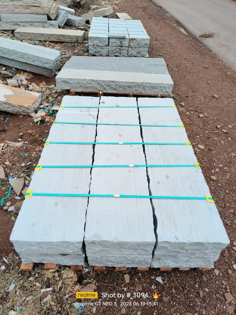 Multi-colour cobblestone pattern